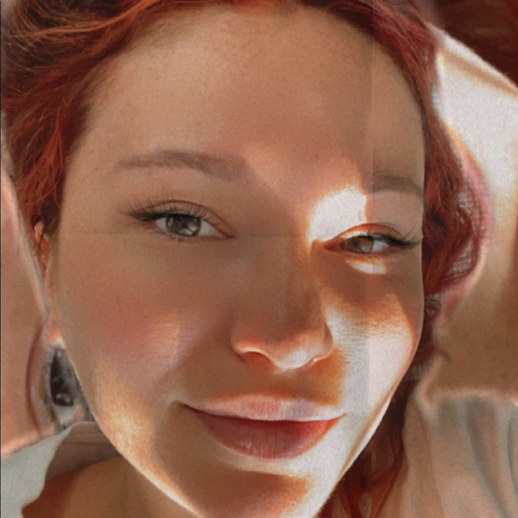 Meet your Posher, Danielle - Picture 1 of 1